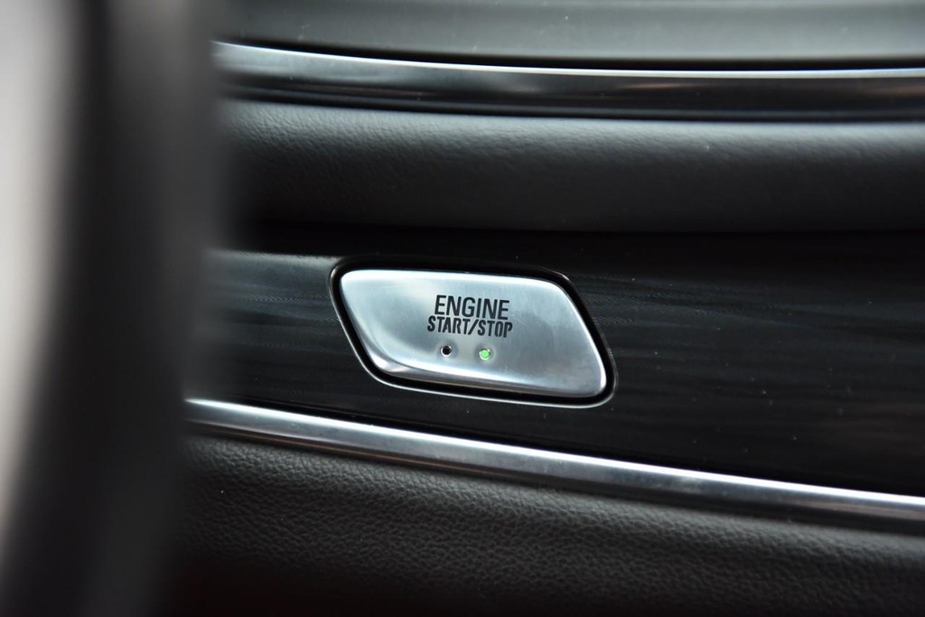 Buick Enclave Vehicle Full-screen Gallery Image 18