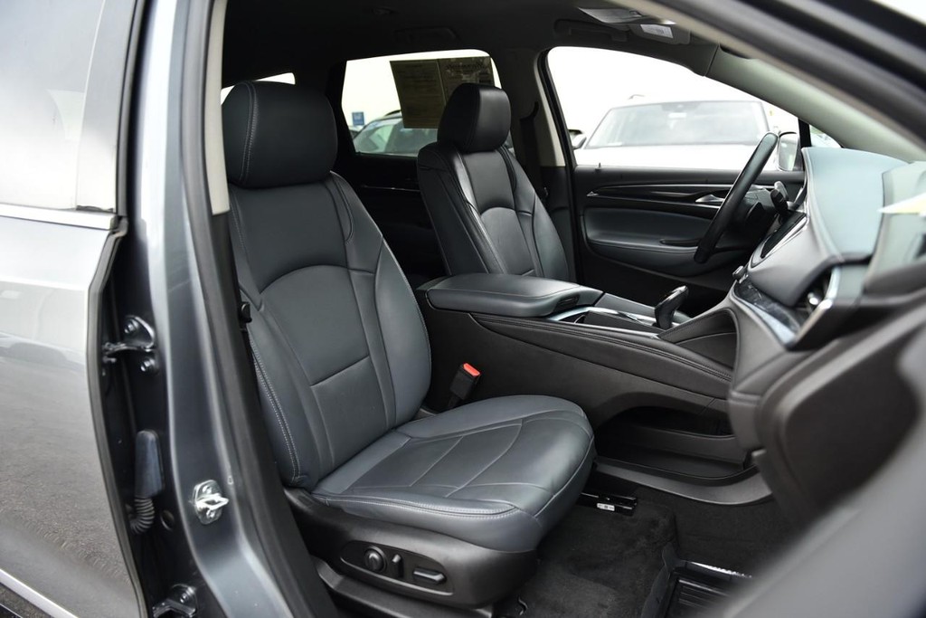 Buick Enclave Vehicle Full-screen Gallery Image 21