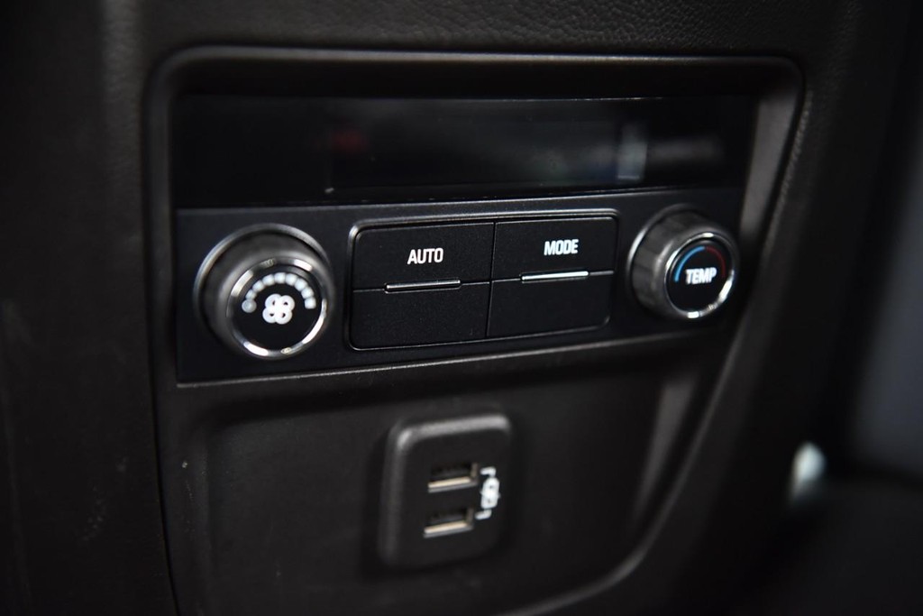 Buick Enclave Vehicle Full-screen Gallery Image 23