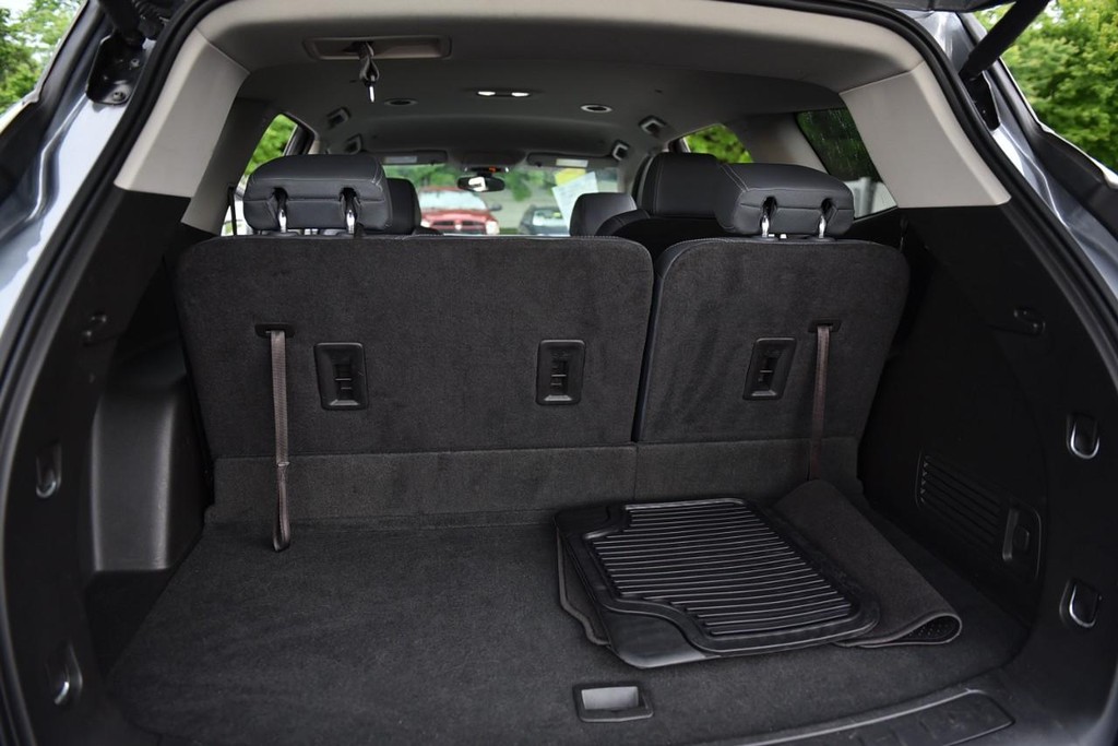 Buick Enclave Vehicle Full-screen Gallery Image 25