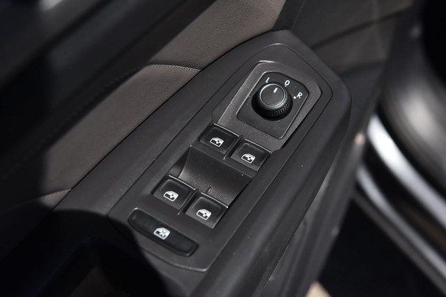 Volkswagen Atlas Cross Sport Vehicle Image 08