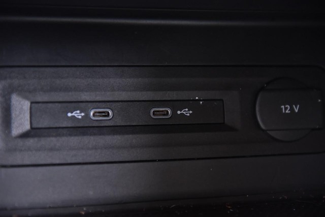 Volkswagen Atlas Cross Sport Vehicle Image 16