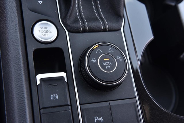 Volkswagen Atlas Cross Sport Vehicle Image 17