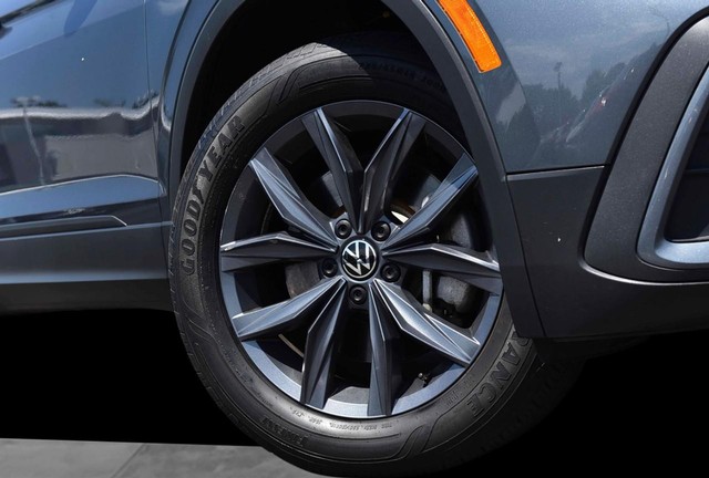 Volkswagen Tiguan Vehicle Image 03