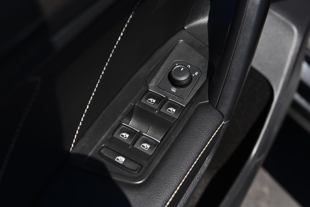 Volkswagen Tiguan Vehicle Image 08