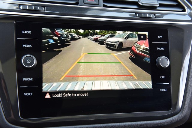 Volkswagen Tiguan Vehicle Image 12