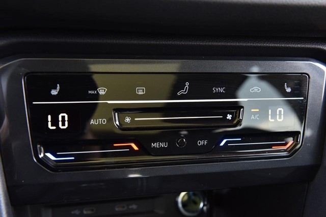 Volkswagen Tiguan Vehicle Image 14