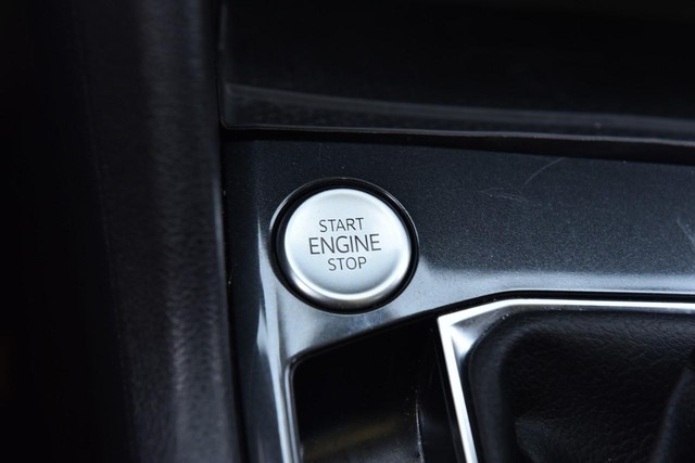 Volkswagen Tiguan Vehicle Image 16