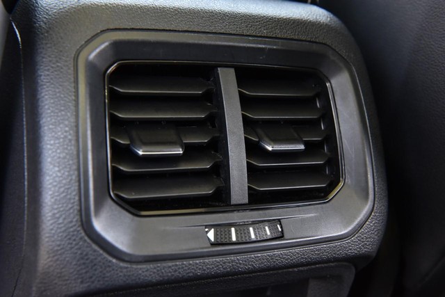 Volkswagen Tiguan Vehicle Image 23