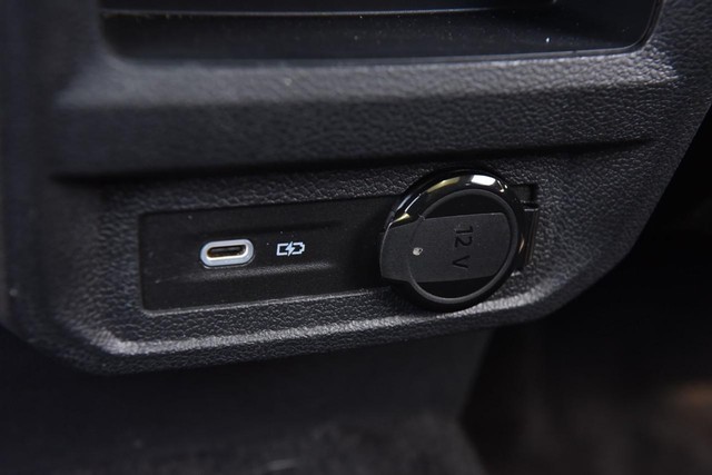 Volkswagen Tiguan Vehicle Image 24