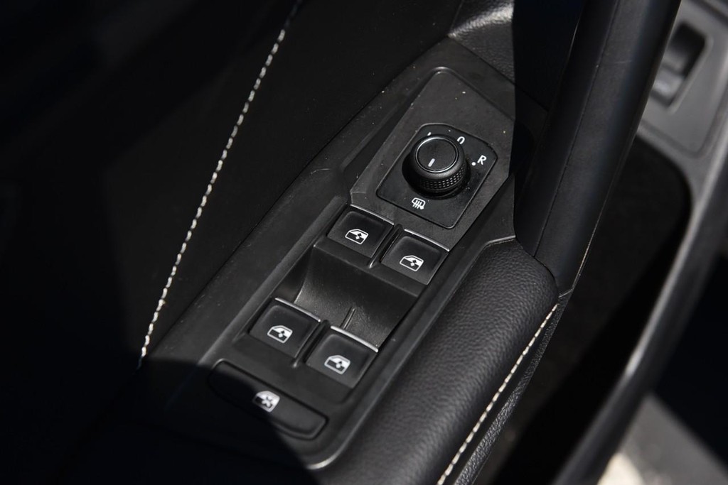 Volkswagen Tiguan Vehicle Full-screen Gallery Image 8