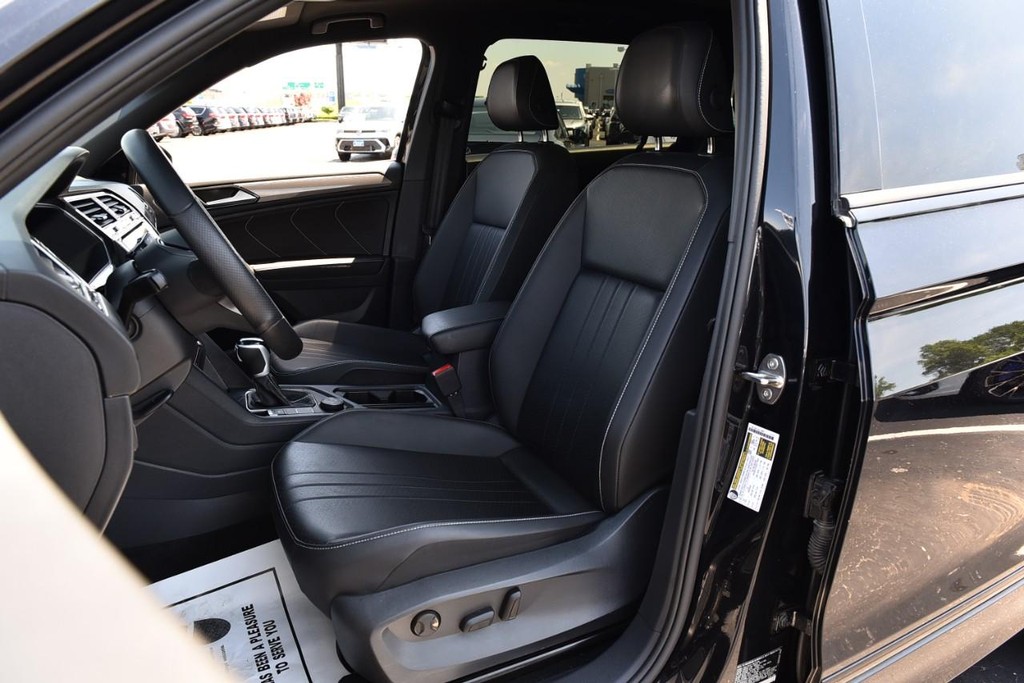 Volkswagen Tiguan Vehicle Full-screen Gallery Image 21