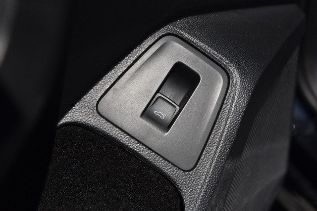 Volkswagen Tiguan Vehicle Image 09
