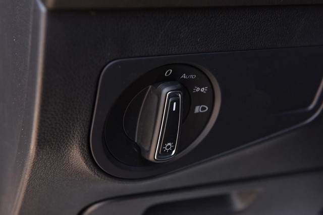 Volkswagen Tiguan Vehicle Image 11