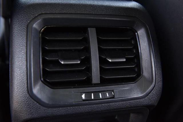 Volkswagen Tiguan Vehicle Image 25