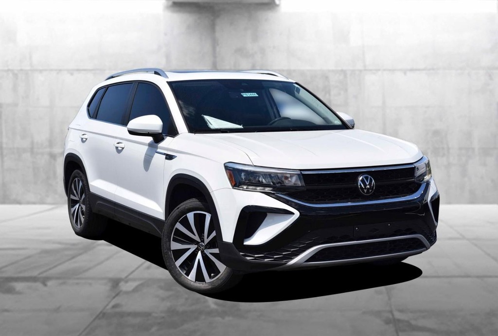 Volkswagen Taos Vehicle Full-screen Gallery Image 2