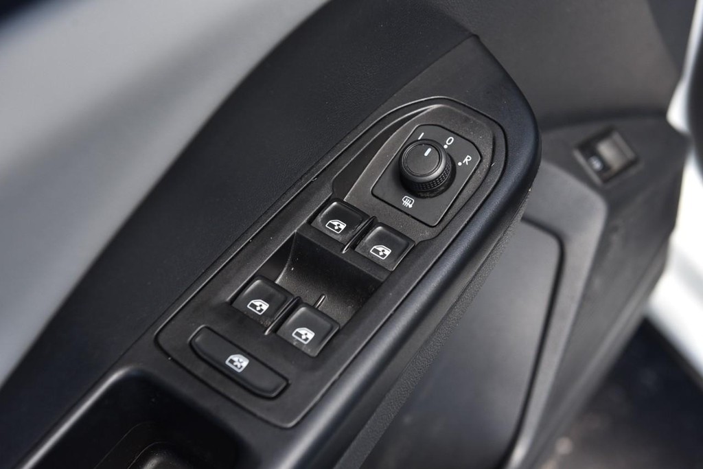 Volkswagen Taos Vehicle Full-screen Gallery Image 8
