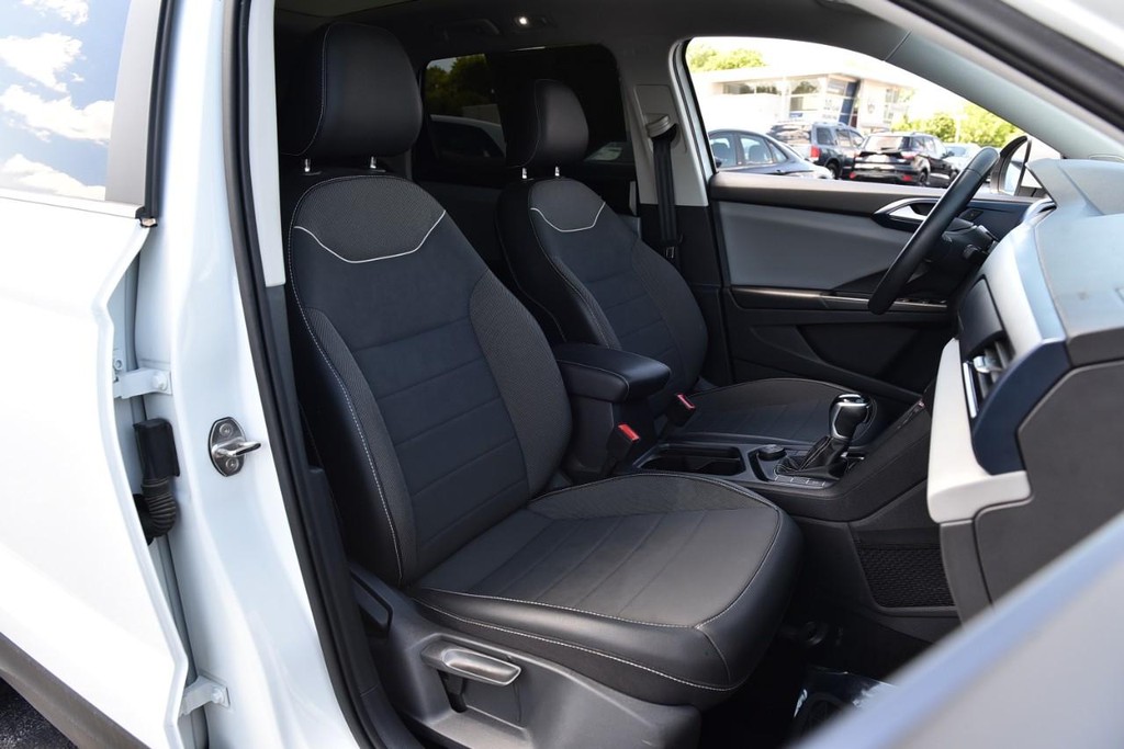 Volkswagen Taos Vehicle Full-screen Gallery Image 20