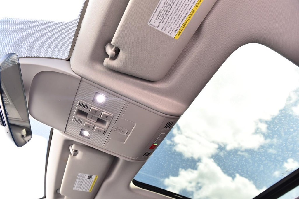 Volkswagen Taos Vehicle Full-screen Gallery Image 21