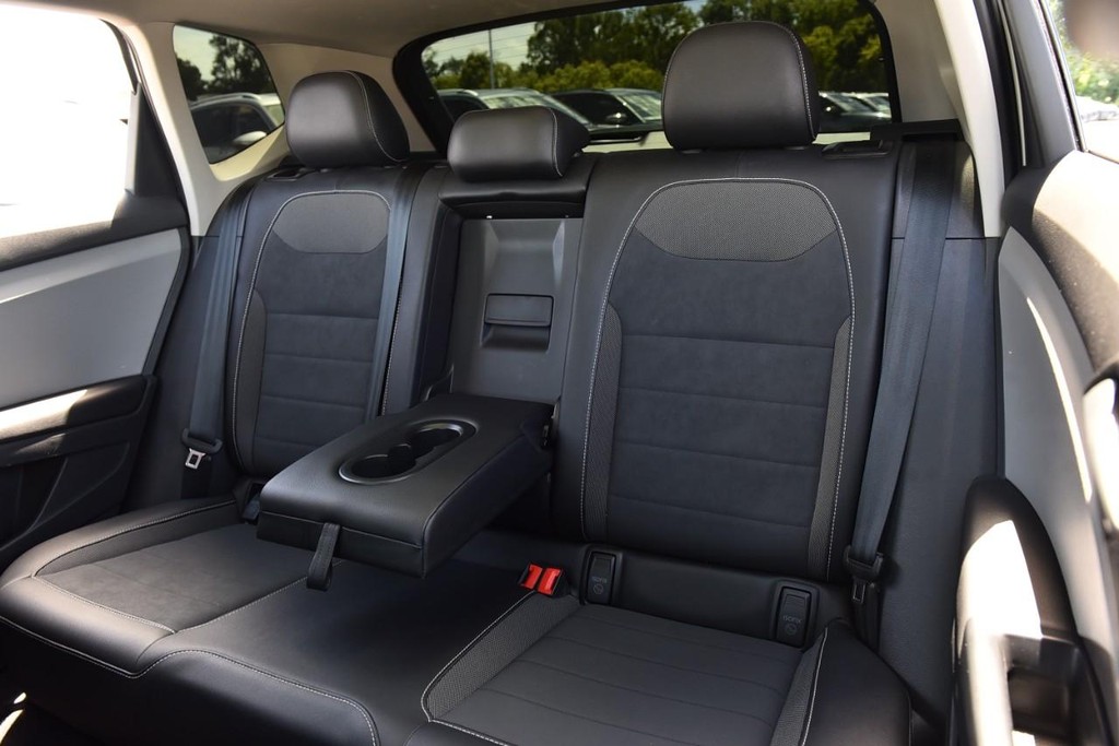 Volkswagen Taos Vehicle Full-screen Gallery Image 22