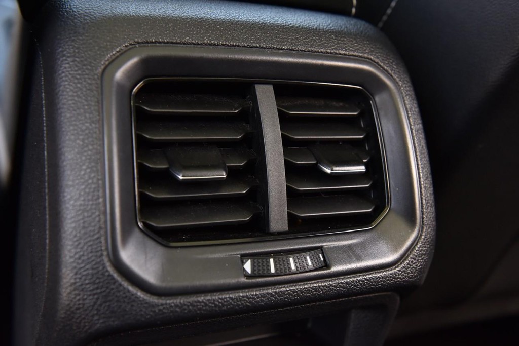 Volkswagen Taos Vehicle Full-screen Gallery Image 23
