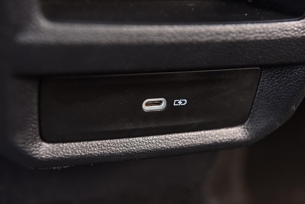 Volkswagen Taos Vehicle Full-screen Gallery Image 24