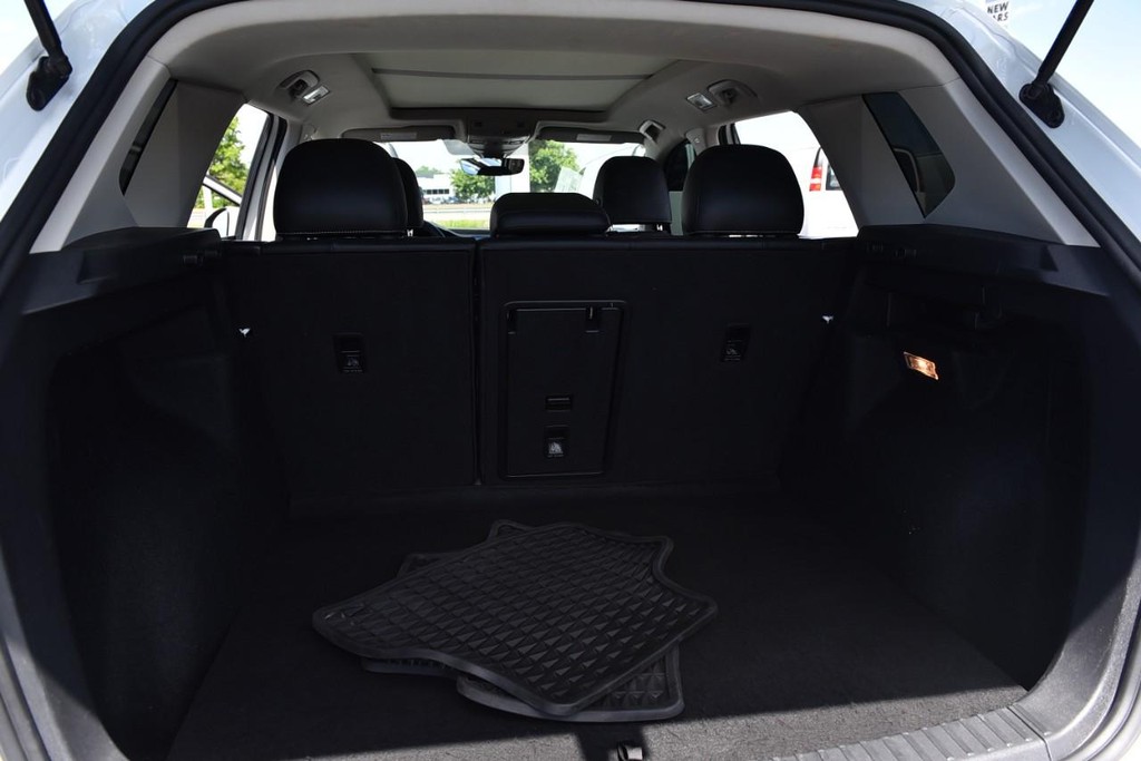 Volkswagen Taos Vehicle Full-screen Gallery Image 25