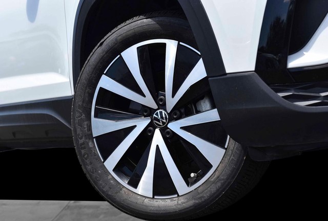 Volkswagen Taos Vehicle Image 03