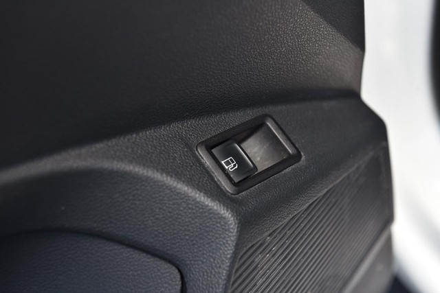 Volkswagen Taos Vehicle Image 09