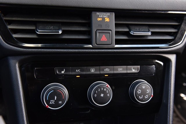 Volkswagen Taos Vehicle Image 14