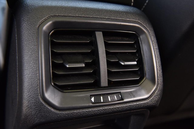 Volkswagen Taos Vehicle Image 23