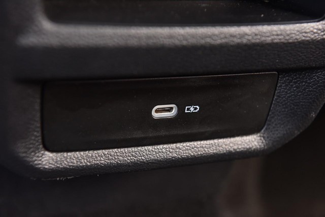 Volkswagen Taos Vehicle Image 24