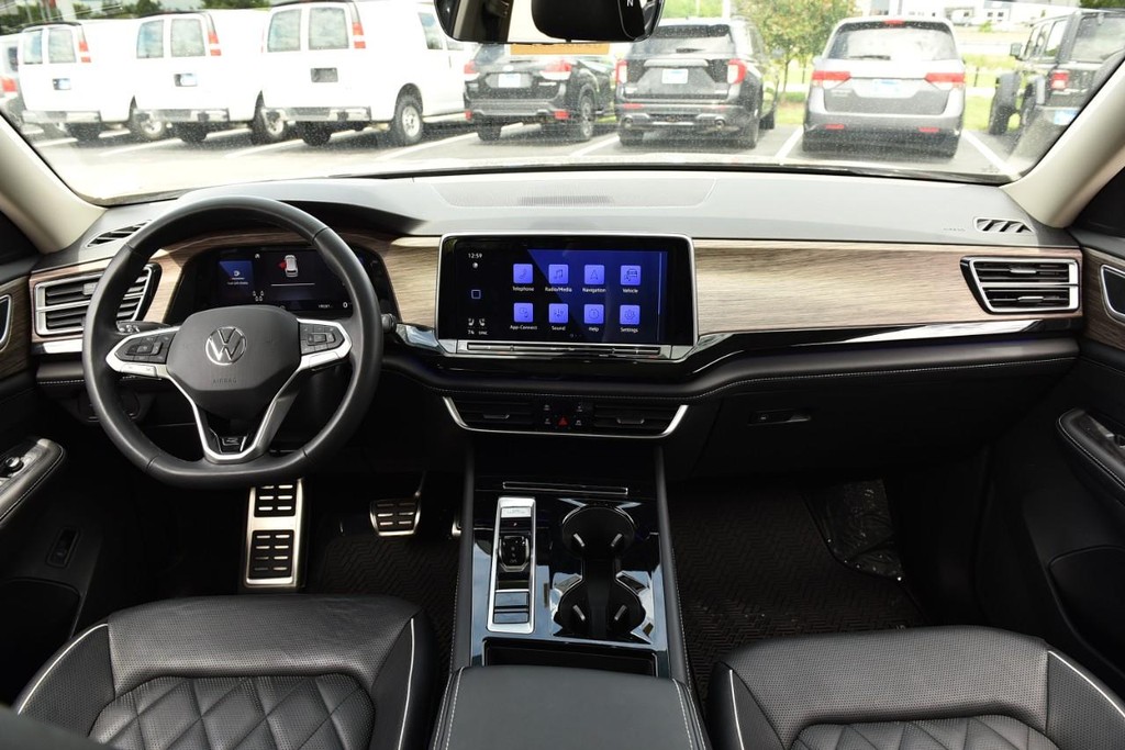 Volkswagen Atlas Vehicle Full-screen Gallery Image 7
