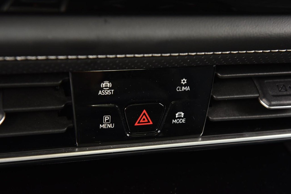 Volkswagen Atlas Vehicle Full-screen Gallery Image 15