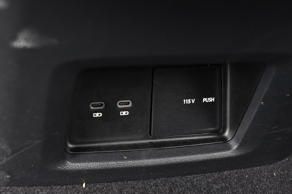 Volkswagen Atlas Vehicle Full-screen Gallery Image 24