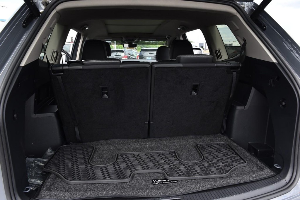Volkswagen Atlas Vehicle Full-screen Gallery Image 26