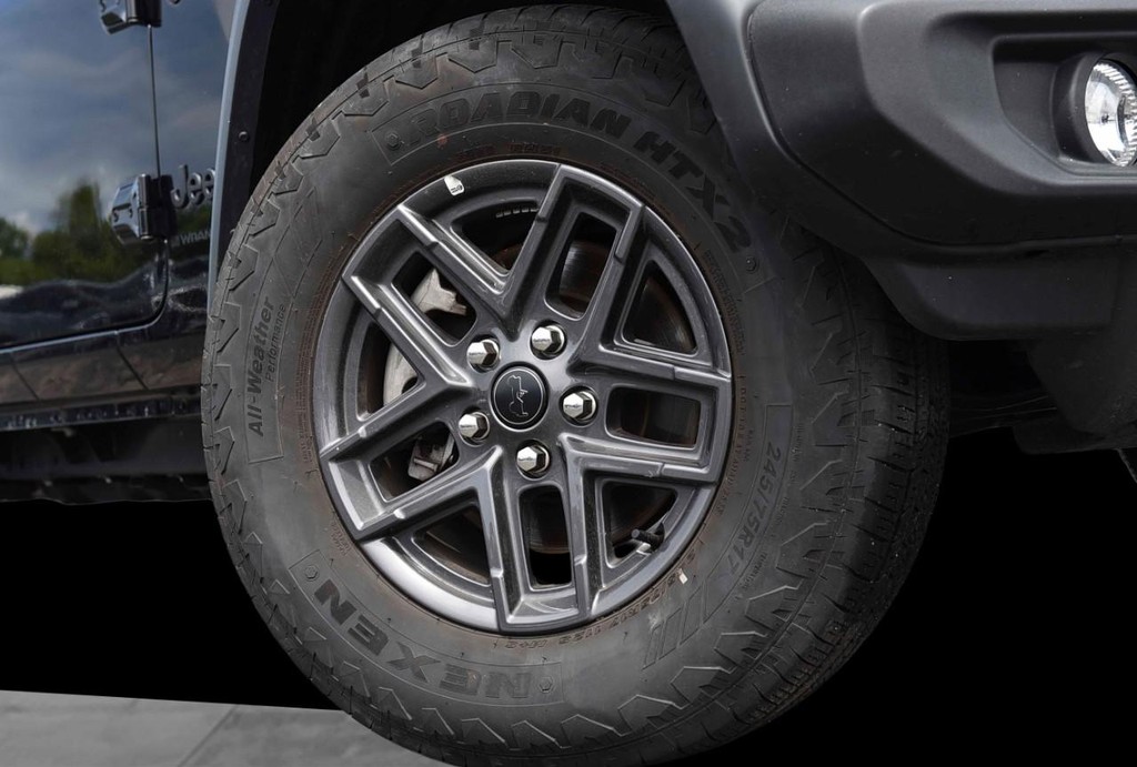 Jeep Wrangler Vehicle Full-screen Gallery Image 3