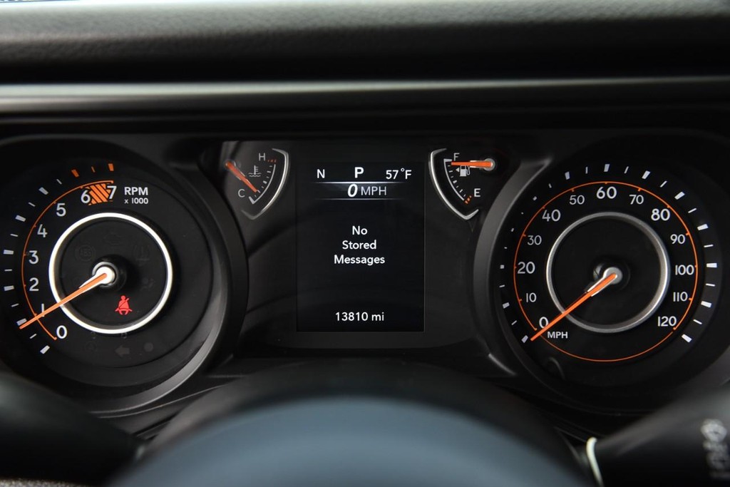Jeep Wrangler Vehicle Full-screen Gallery Image 11