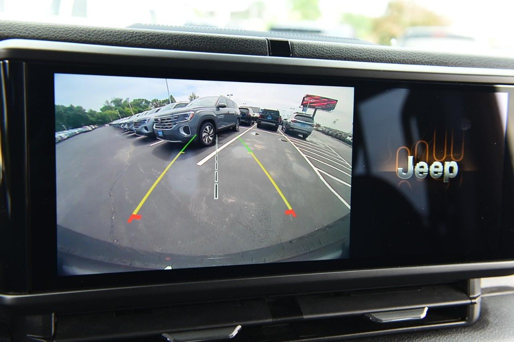 Jeep Wrangler Vehicle Full-screen Gallery Image 12