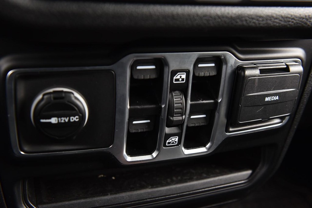 Jeep Wrangler Vehicle Full-screen Gallery Image 15