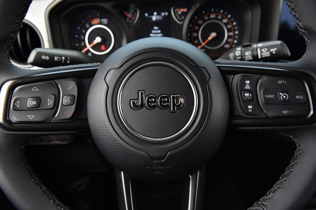 Jeep Wrangler Vehicle Full-screen Gallery Image 19