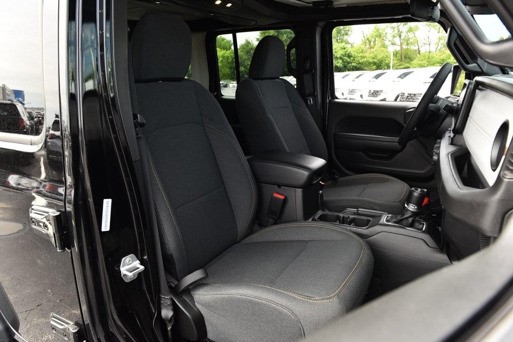 Jeep Wrangler Vehicle Full-screen Gallery Image 21