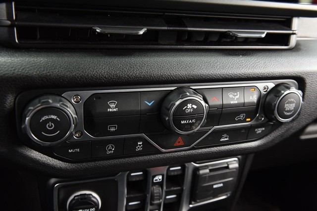 Jeep Wrangler Vehicle Image 14
