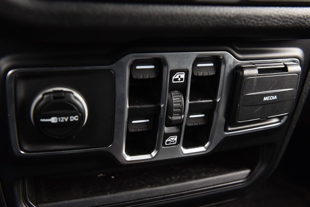 Jeep Wrangler Vehicle Image 15