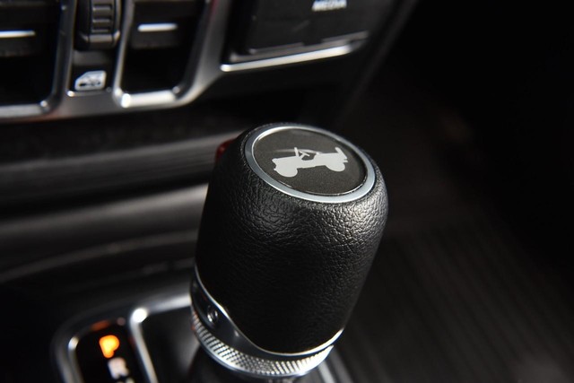 Jeep Wrangler Vehicle Image 16