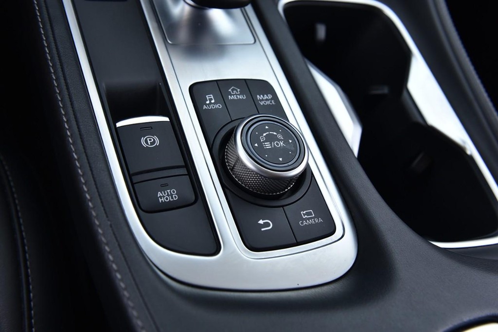 INFINITI QX60 Vehicle Full-screen Gallery Image 18