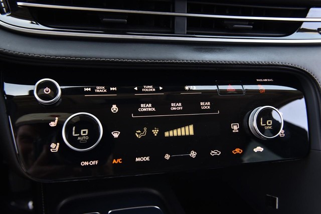 INFINITI QX60 Vehicle Image 16
