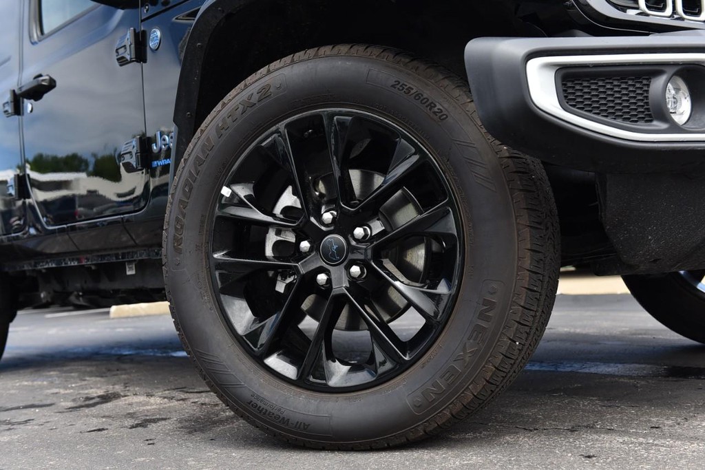 Jeep Wrangler 4xe Vehicle Full-screen Gallery Image 3