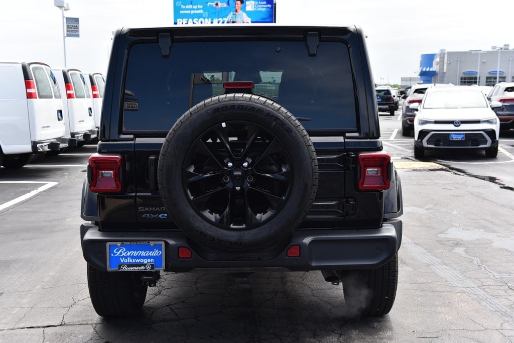 Jeep Wrangler 4xe Vehicle Full-screen Gallery Image 6