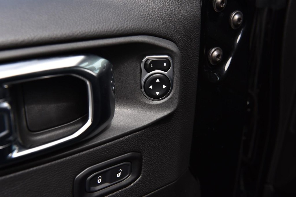Jeep Wrangler 4xe Vehicle Full-screen Gallery Image 8